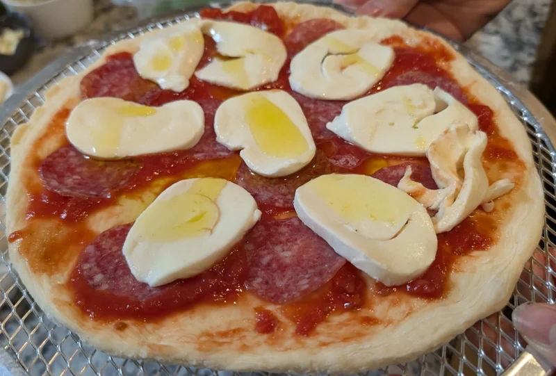 alt:サラミピザ size:400